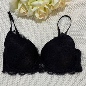 B. Luxe Elegant Black Lace Bra